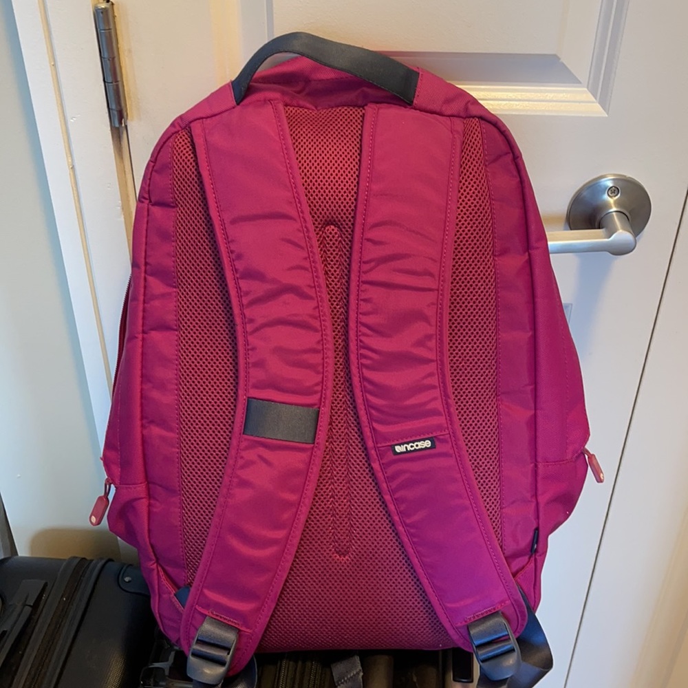 Incase backpack with laptop case - Picture 3 of 3